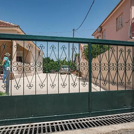 Olga's Organic Garden For A Couple! With Wifi & Ac