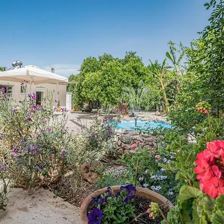 Olga's Organic Garden For A Couple! With Wifi & Ac