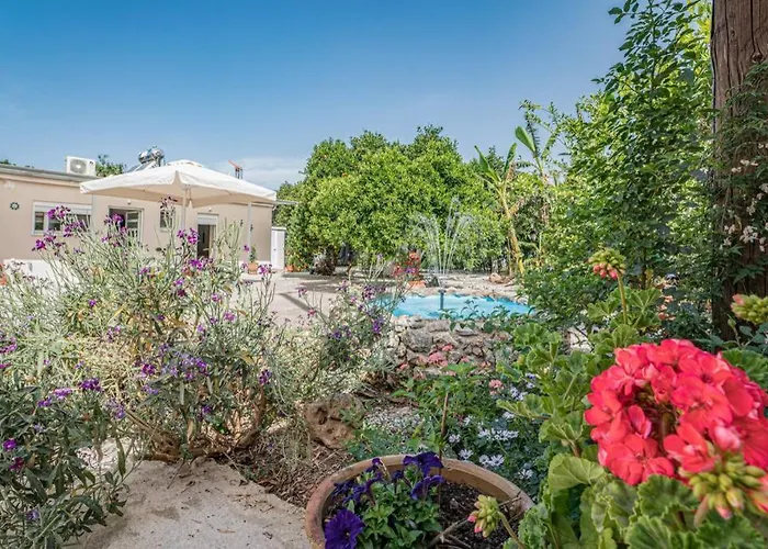 Olga's Organic Garden For A Couple! With Wifi & Ac